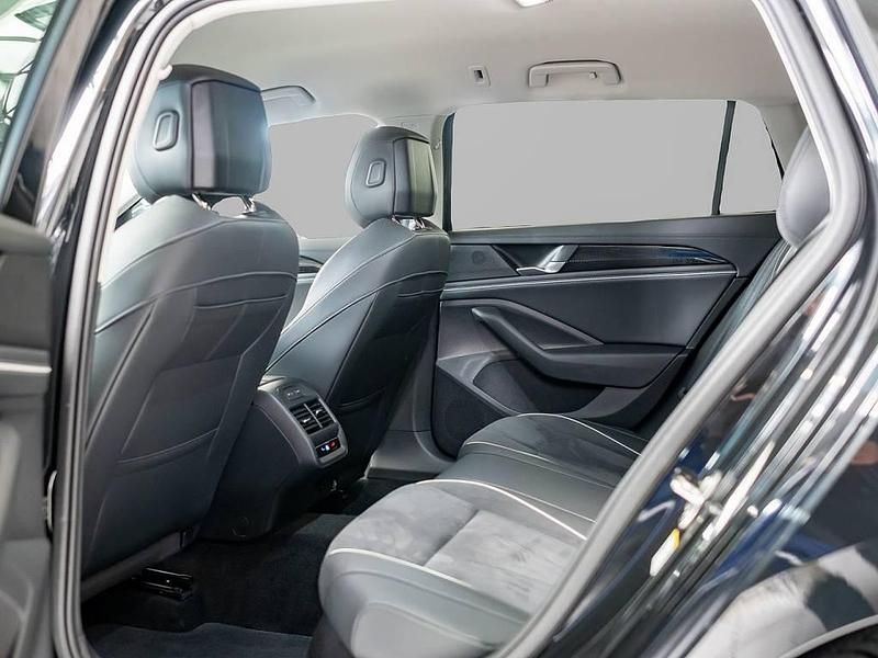 Usata VW Passat 150 CV (110 kW) 2025 Nero Station wagon