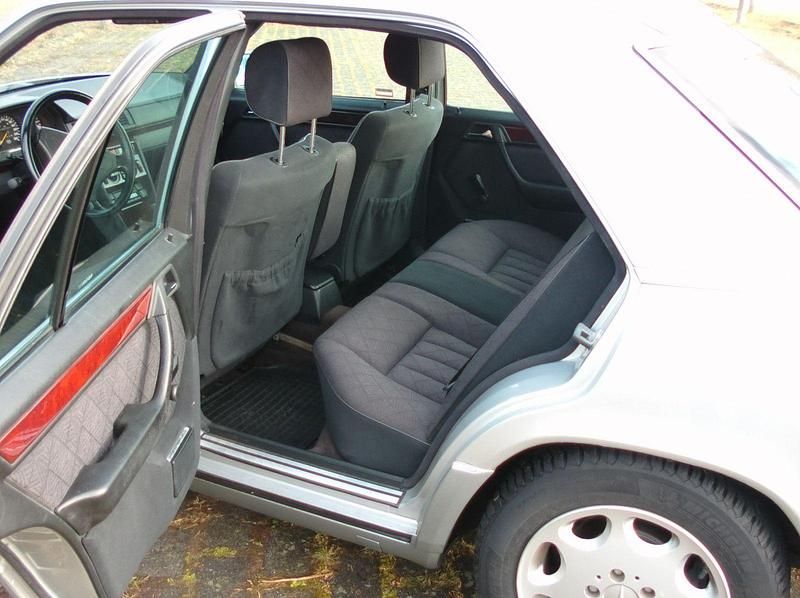 Gebraucht Mercedes 320 220 PS (161 kW) 1994 Silber Limousine