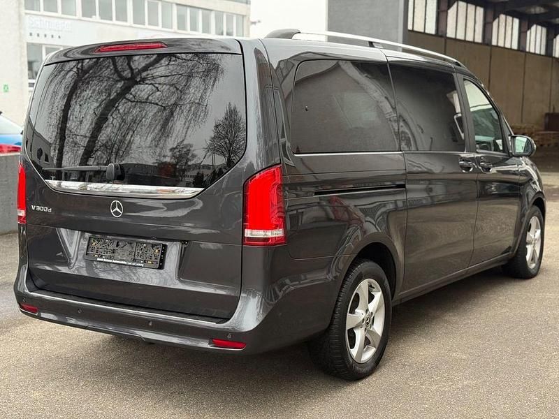 Gebraucht Mercedes V300 237 PS (174 kW) 2022 Grau Van / Kleinbus