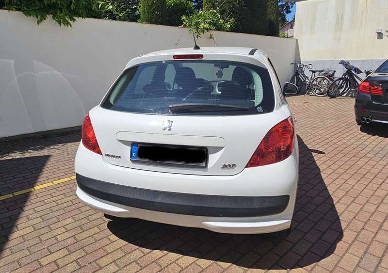 Weiß Gebraucht 2009 Peugeot 207 Filou Limousine | 1.850 € (Fairer Preis) - Bild 1/4