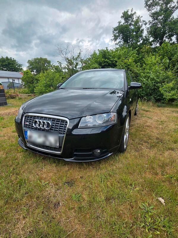 Schwarz Gebraucht 2011 Audi A3 S-Line Limousine | 3.899 € - Bild 1/4