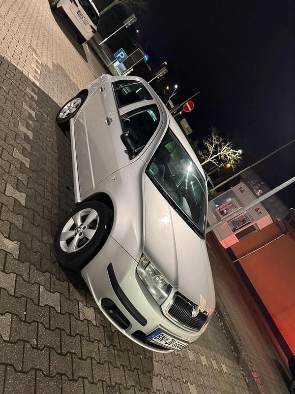 Silber Gebraucht 2007 Skoda Fabia Kleinwagen | 1.700 € (Fairer Preis) - Bild 1/4
