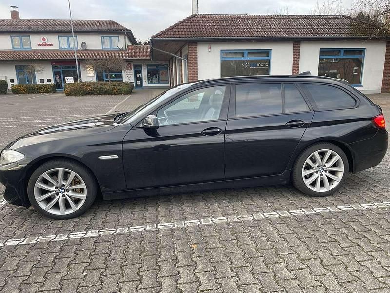 Gebraucht BMW 525 Shadowline 300 PS (220 kW) 2011 Schwarz Kombi