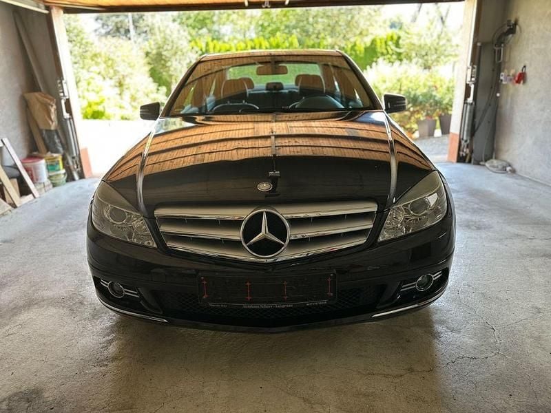 Schwarz Gebraucht 2009 Mercedes C200 Elegance Limousine | 6.699 € (Fairer Preis) - Bild 1/4