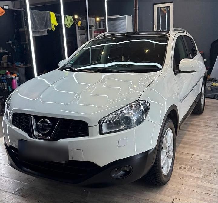 Weiß Gebraucht 2011 Nissan Qashqai SUV | 6.499 € (Fairer Preis) - Bild 1/4
