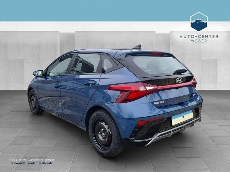 Gebraucht Hyundai i20 Trend 101 PS (74 kW) 2024 Blau (vibrant blue / mic) Limousine