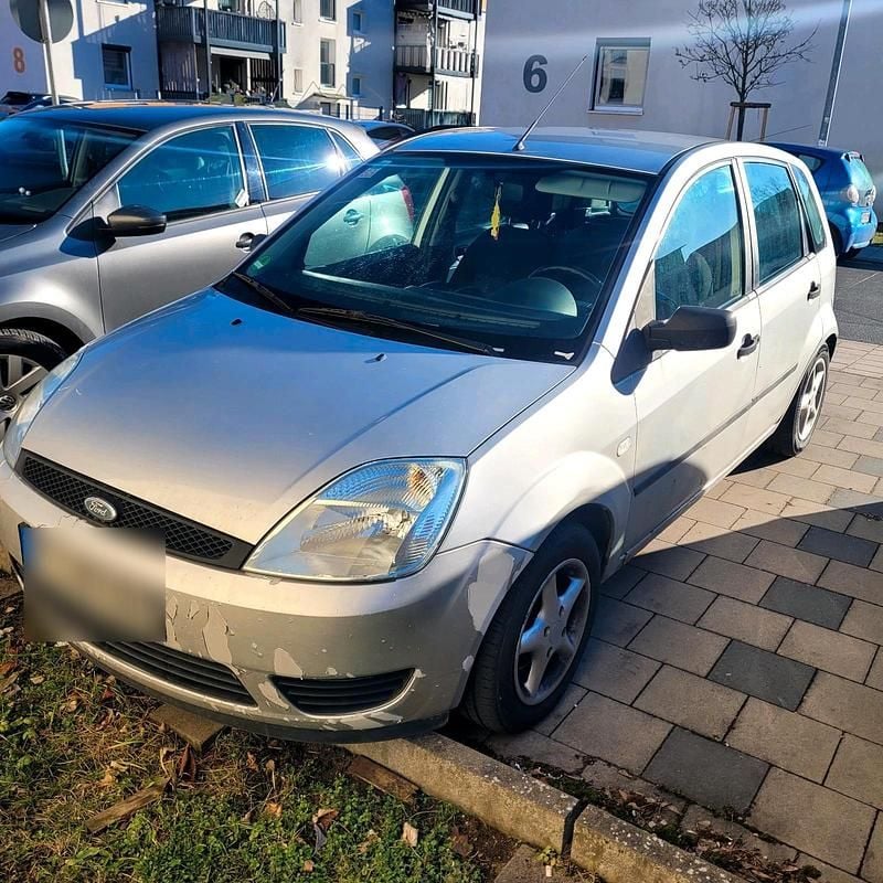 Gebraucht Ford Fiesta 68 PS (50 kW) 2004 Grau Kleinwagen