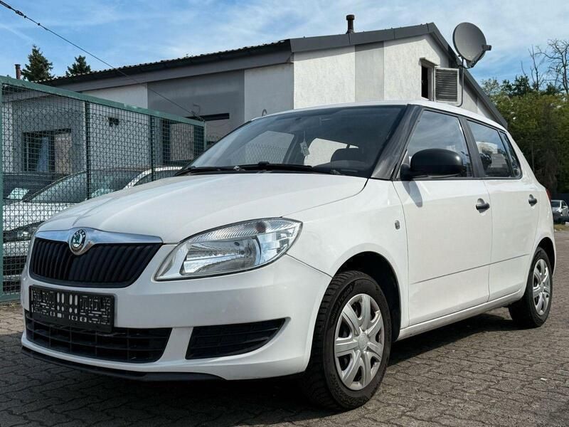 Weiß Gebraucht 2012 Skoda Fabia Cool Edition Kleinwagen | 3.400 € (Fairer Preis) - Bild 1/4