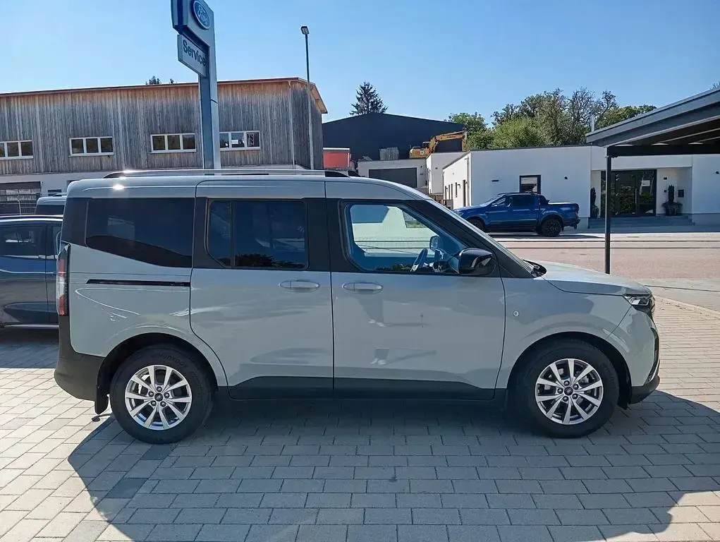 Gebraucht Ford Tourneo Courier Titanium 125 PS (91 kW) 2024 Grau Van / Kleinbus