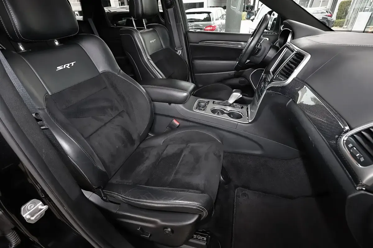 Gebraucht Jeep Grand Cherokee SRT 468 PS (344 kW) 2016 Brilliant black crystal pearl coat SUV
