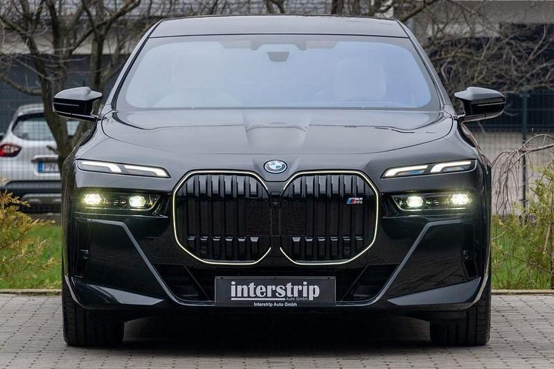 Gebraucht BMW M760e Executive 571 PS (419 kW) 2025 Schwarz Limousine