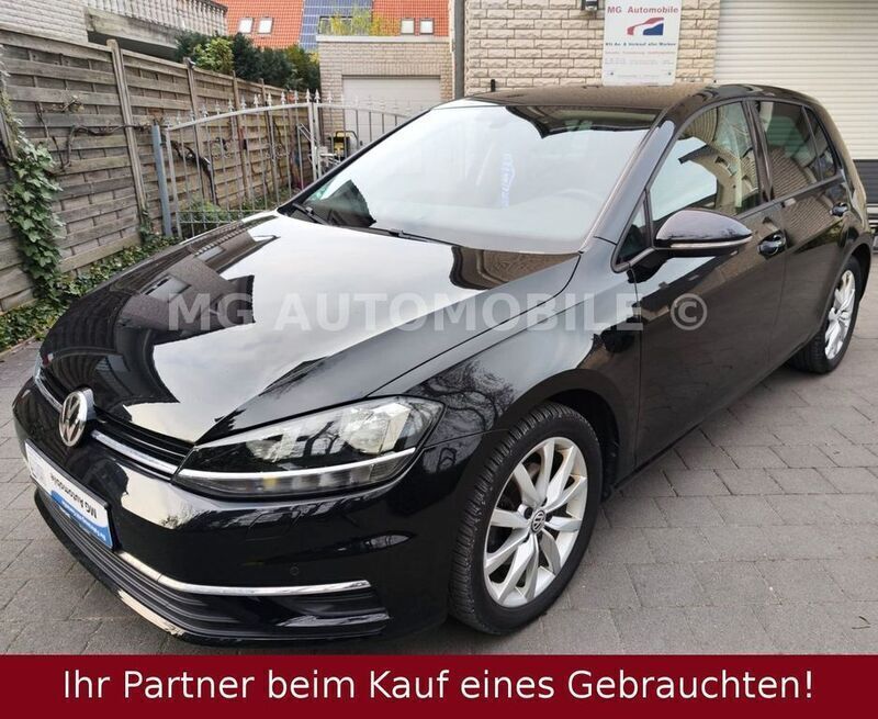 Schwarz Gebraucht 2017 VW Golf VII Comfortline Limousine | 13.398 € (Fairer Preis) - Bild 1/4