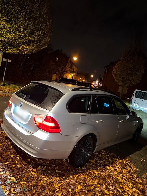 Gebraucht BMW 318 129 PS (94 kW) 2007 Silber Kombi