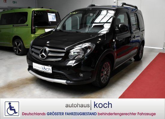 Dravitschwarz metallic Gebraucht 2018 Mercedes Citan 112 Edition Kombi | 34.980 € - Bild 1/4