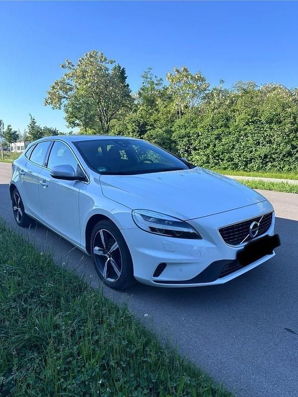 Weiß Gebraucht 2019 Volvo V40 R-Design Kombi | 17.200 € (Fairer Preis) - Bild 1/4