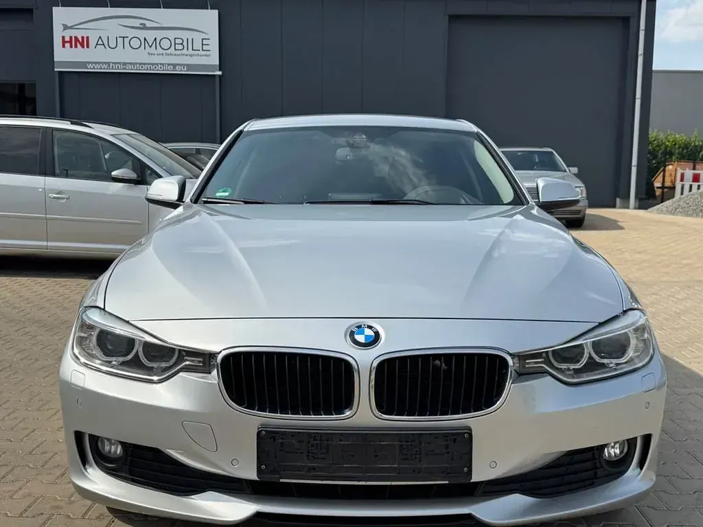 Gebraucht BMW 318 Sport Line 143 PS (105 kW) 2014 Silber Limousine