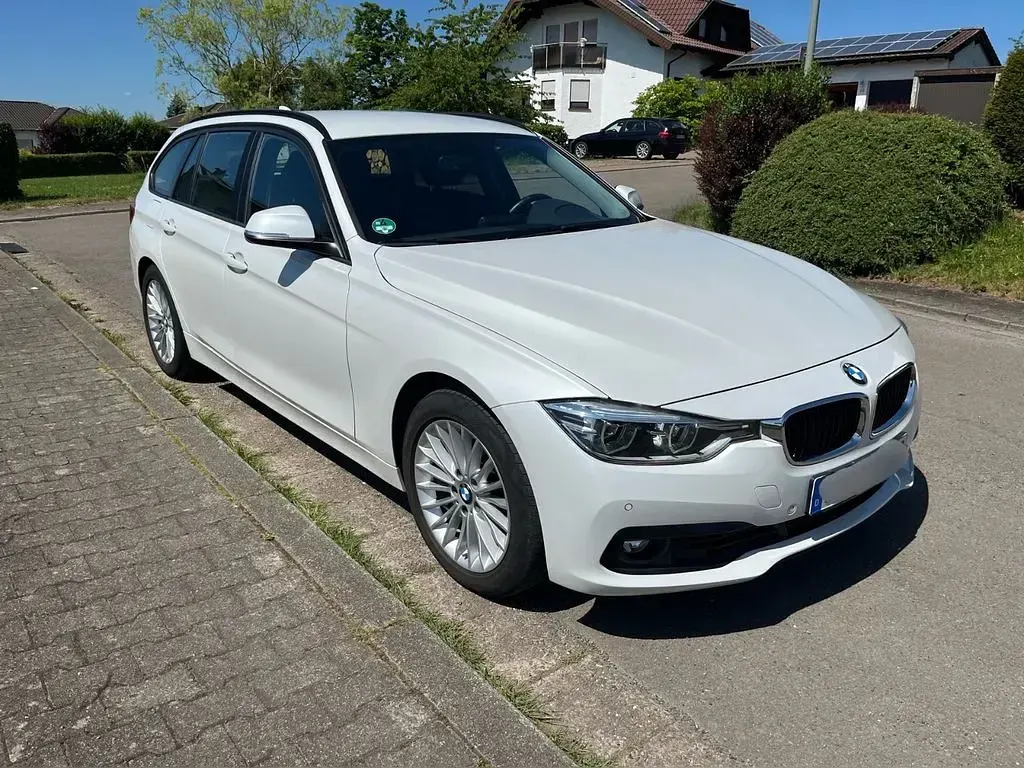 Gebraucht BMW 320 Advantage 184 PS (135 kW) 2018 Weiß Kombi