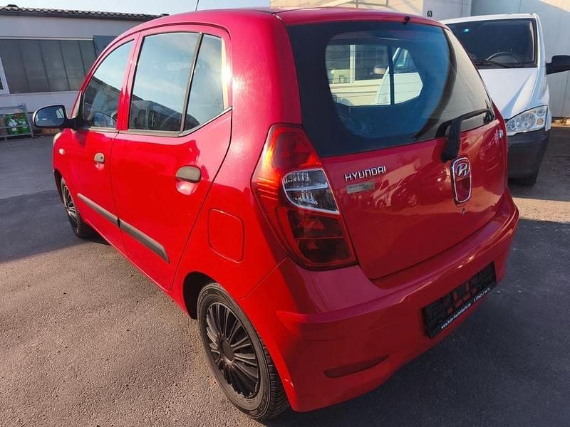 Gebraucht Hyundai i10 69 PS (50 kW) 2012 Rot Kleinwagen