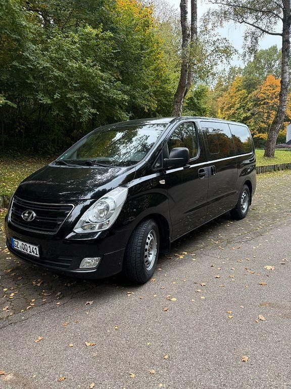 Schwarz Gebraucht 2014 Hyundai H-1 Van / Kleinbus | 15.650 € (Fairer Preis) - Bild 1/4