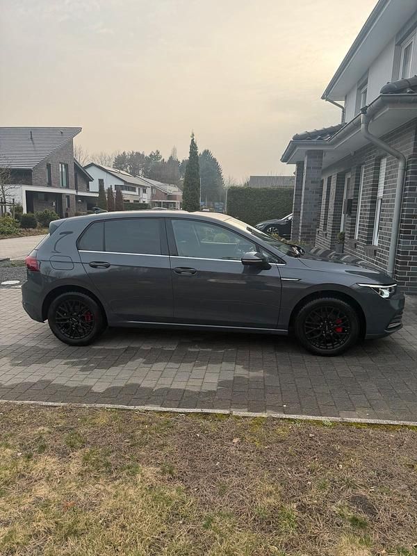 Gebraucht VW Golf VIII Style 150 PS (110 kW) 2021 Grau Kleinwagen