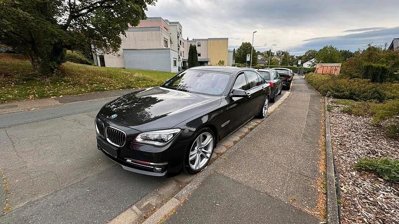 Second-hand BMW 750L Efficient Dynamics 449 CP (330 kW) 2013 Gri Berlinǎ