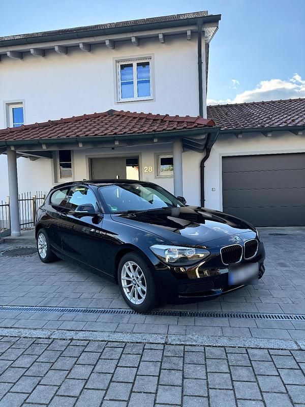 Gebraucht BMW 114 102 PS (75 kW) 2012 Schwarz Kleinwagen