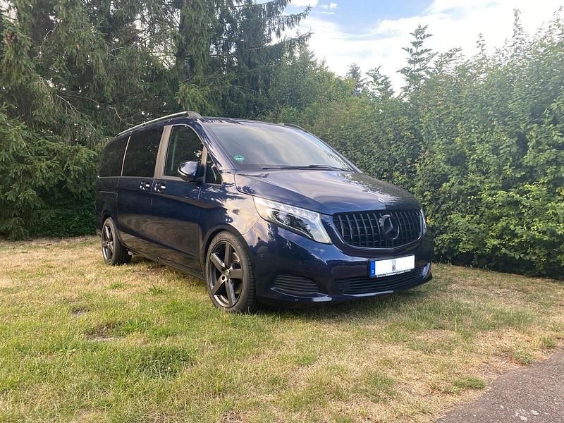 Gebraucht Mercedes V250 190 PS (139 kW) 2018 Blau Van / Kleinbus