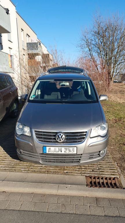 Grau Gebraucht 2007 VW Touran Van / Kleinbus | 5.500 € (Etwas zu teuer) - Bild 1/4