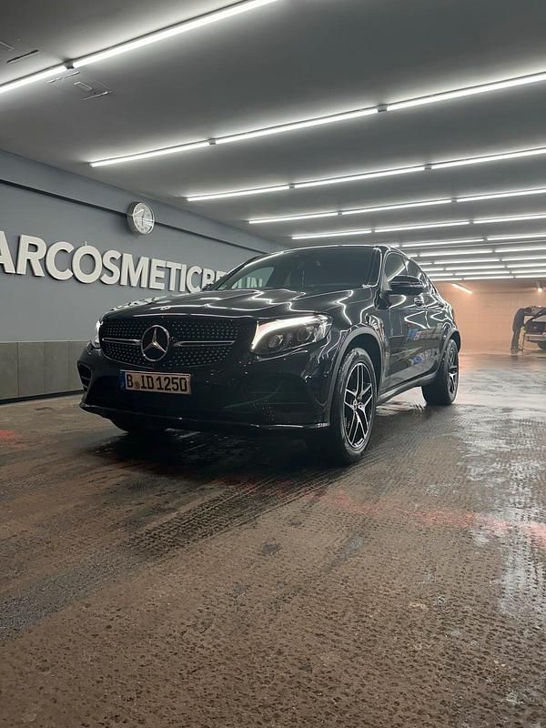 Schwarz Gebraucht 2018 Mercedes GLC250 Coupé | 37.900 € (Teuer) - Bild 1/4