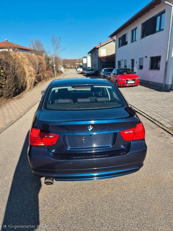 Gebraucht BMW 320 170 PS (125 kW) 2011 Blau Limousine