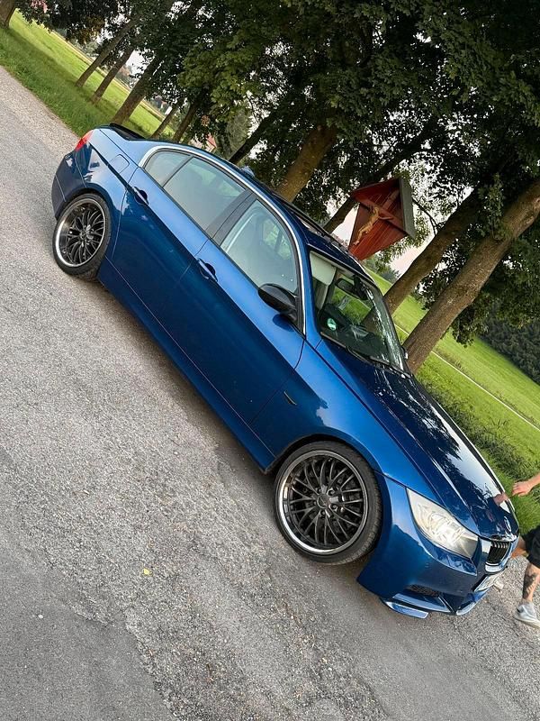 Second-hand BMW 330 231 CP (169 kW) 2006 Albastru Berlinǎ