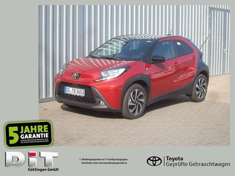 Chilired perleff. / dach schw Neu 2025 Toyota Aygo Kleinwagen | 16.990 € - Bild 1/4