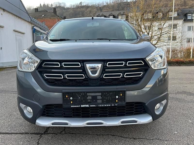 Gebraucht Dacia Lodgy Stepway 116 PS (85 kW) 2018 Grau Van / Kleinbus