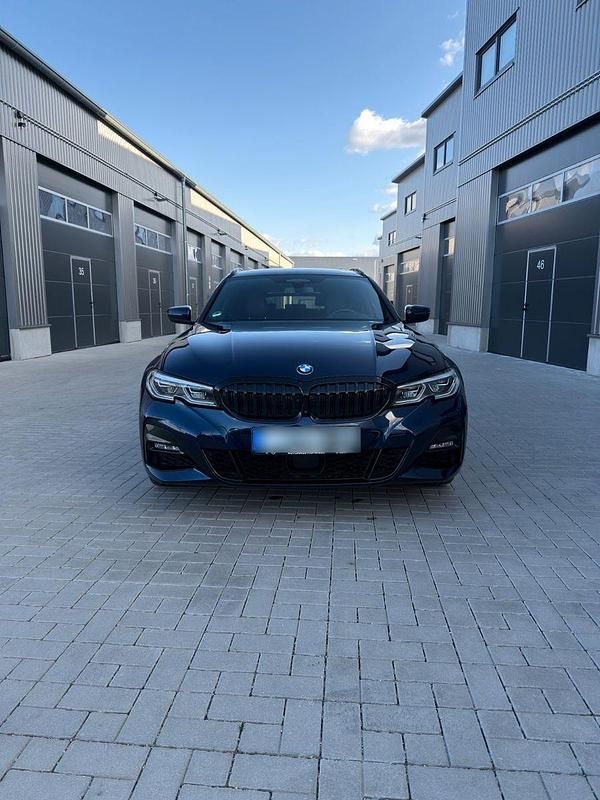 Gebraucht BMW 330e M Sport 292 PS (214 kW) 2021 Blau Kombi