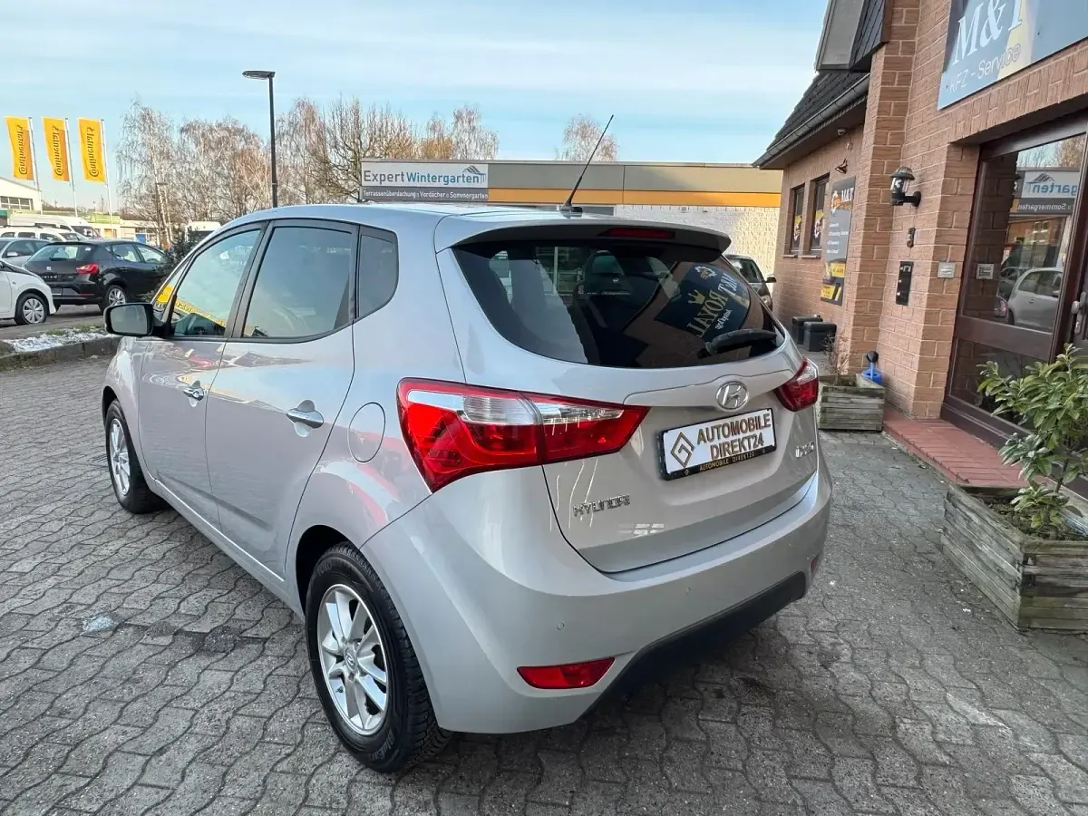 Gebraucht Hyundai ix20 Edition 125 PS (91 kW) 2018 Silber Kleinwagen