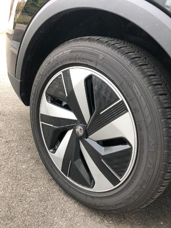 Gebraucht MG ZS Luxury 130 kW (177 PS) 2023 Pebbleblack Limousine