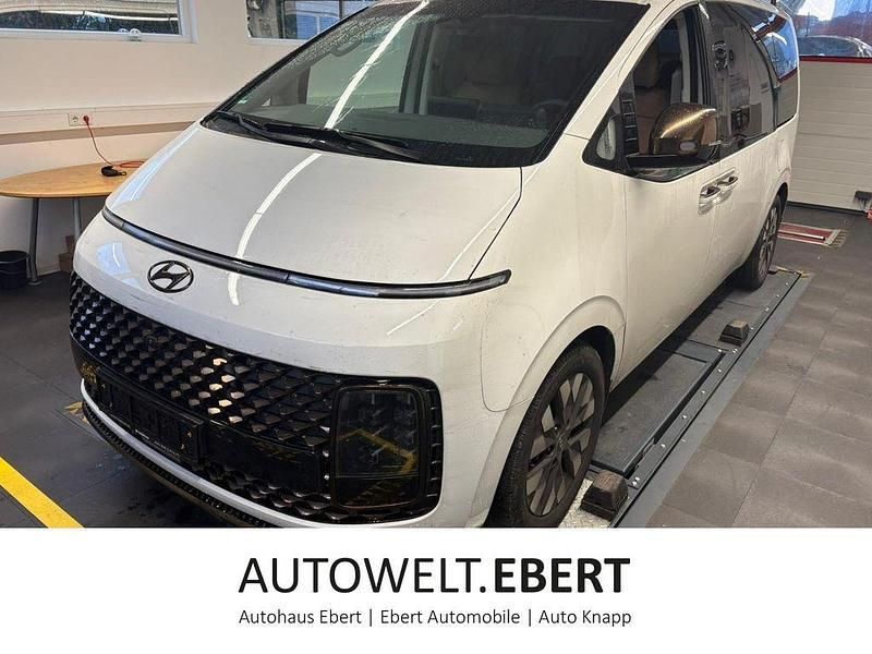 Weiß Gebraucht 2023 Hyundai Staria Signature Van | 42.890 € (Fairer Preis) - Bild 1/3