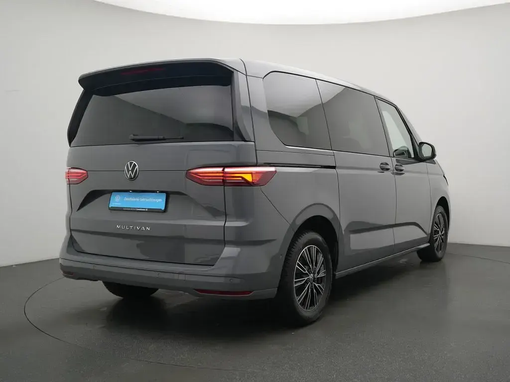 Gebraucht VW Multivan Basis 150 PS (110 kW) 2024 Schwarz Van / Kleinbus