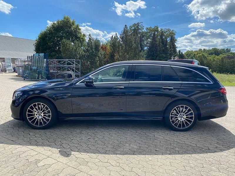 Gebraucht Mercedes E300 AMG 306 PS (225 kW) 2021 Schwarz Kombi