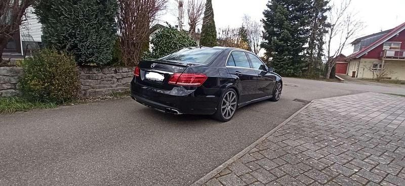 Schwarz Gebraucht 2010 Mercedes E63 AMG AMG Limousine | 25.000 € (Guter Preis) - Bild 1/4