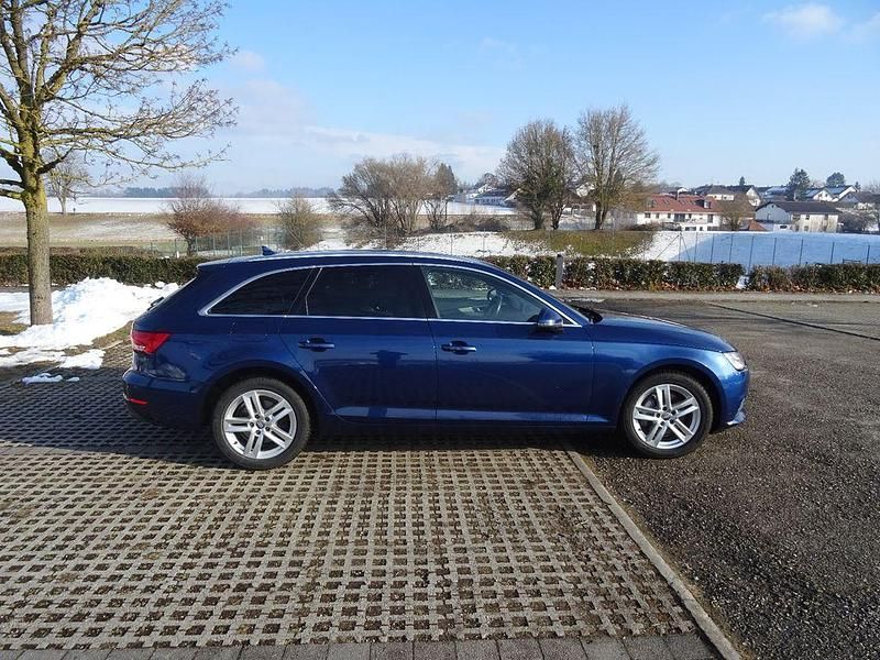 Gebraucht Audi A4 Ambiente 190 PS (139 kW) 2017 Blau Kombi