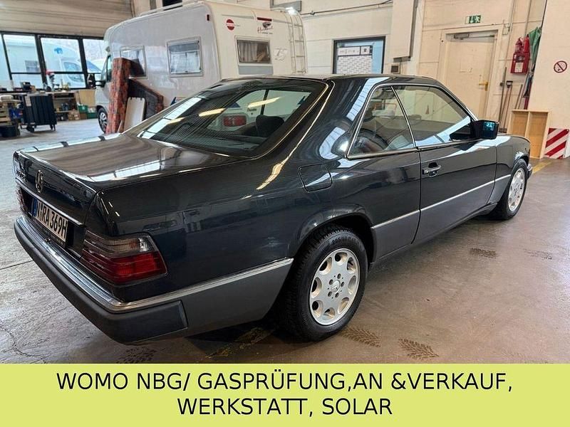 Gebraucht Mercedes E300 179 PS (131 kW) 1992 Schwarz Coupé