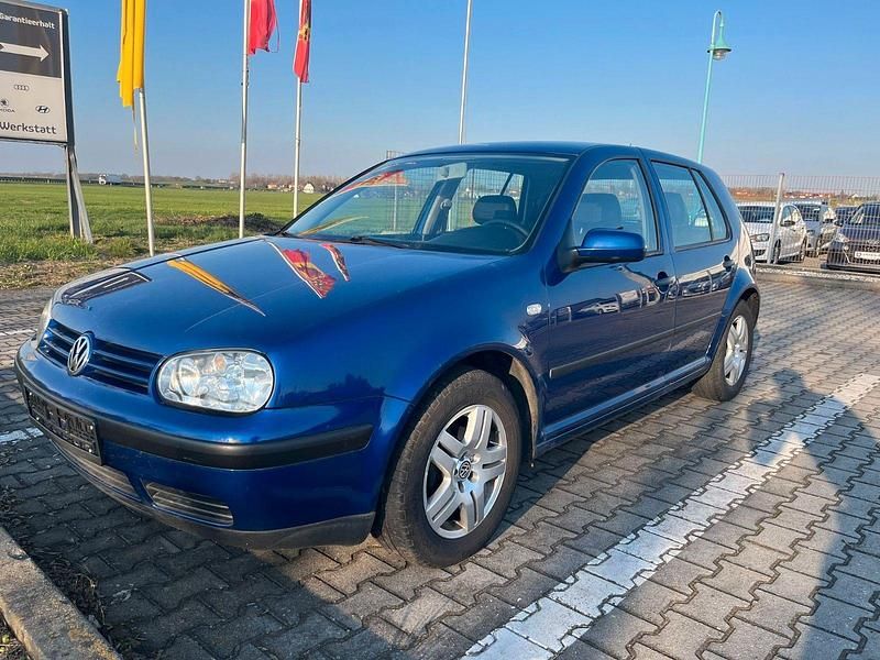 Gebraucht VW Golf IV Basis 105 PS (77 kW) 2002 Blau Kleinwagen
