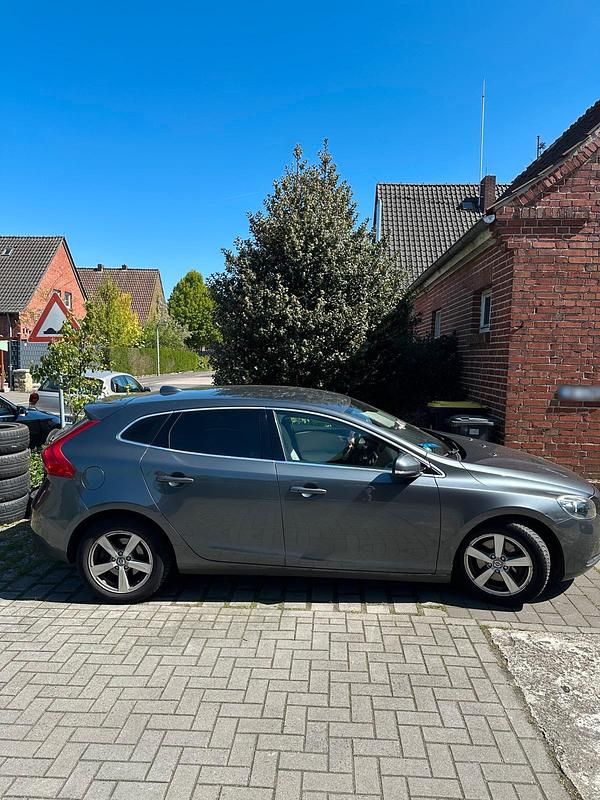 Second-hand Volvo V40 150 CP (110 kW) 2013 Gri Hatchback