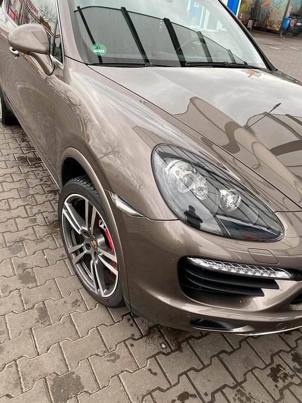 Gebraucht 2012 Porsche Cayenne Turbo SUV | 19.500 € (Etwas zu teuer) - Bild 1/4