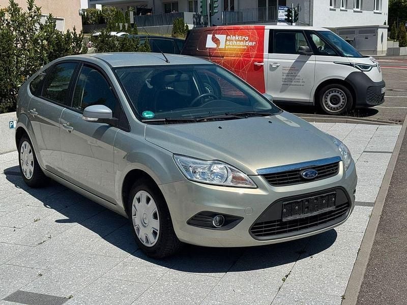 Beige Gebraucht 2010 Ford Focus Style Limousine | 3.999 € (Fairer Preis) - Bild 1/4