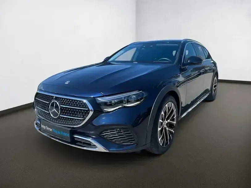 Gebraucht Mercedes E300 313 PS (230 kW) 2024 Metalliclack nautikblau SUV