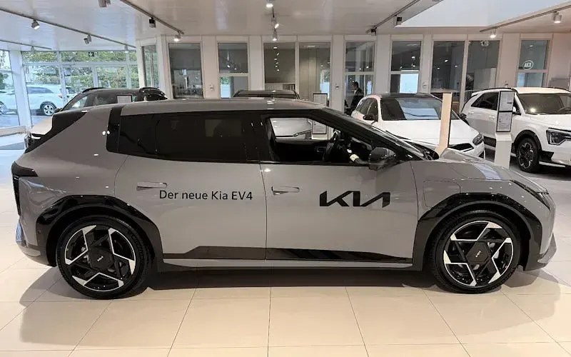 Gebraucht Kia EV4 GT-Line 150 kW (204 PS) 2025 Grau Kleinwagen