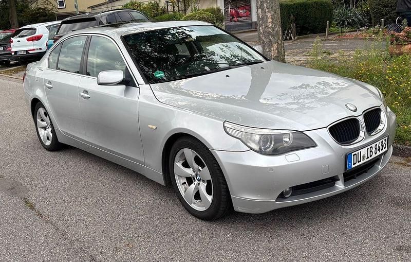 Silber Gebraucht 2005 BMW 520 Limousine | 3.750 € (Fairer Preis) - Bild 1/4