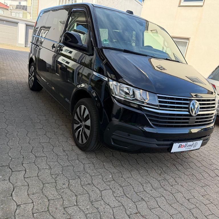 Second-hand VW Multivan Comfortline 150 CP (110 kW) 2021 Negru Monovolum